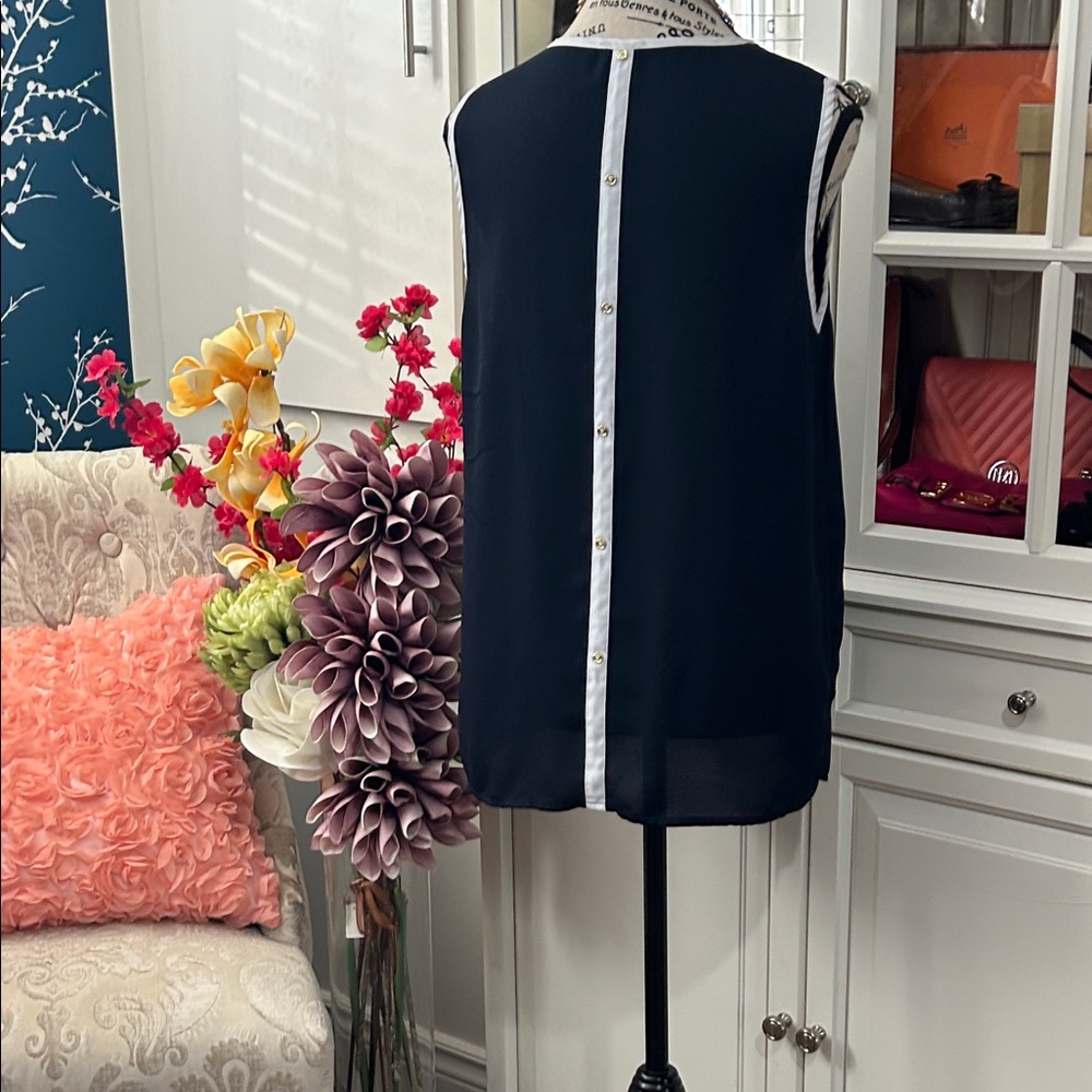 Anne Klein Classic Navy Sleeveless Blouse
♥️🛍️